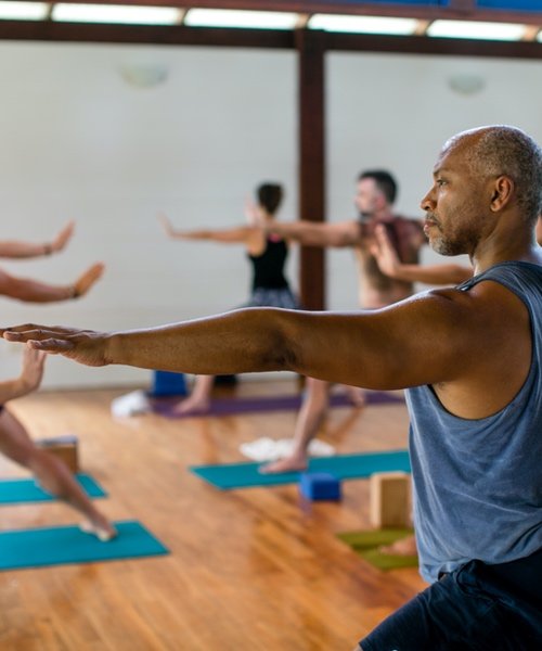 Yoga teacher training blue osa in the class